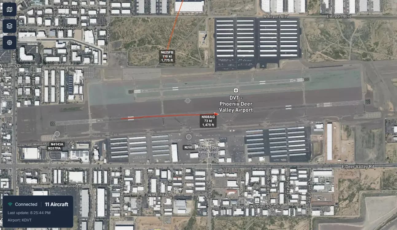Interactive live airport map with aircraft positions and taxiway usage